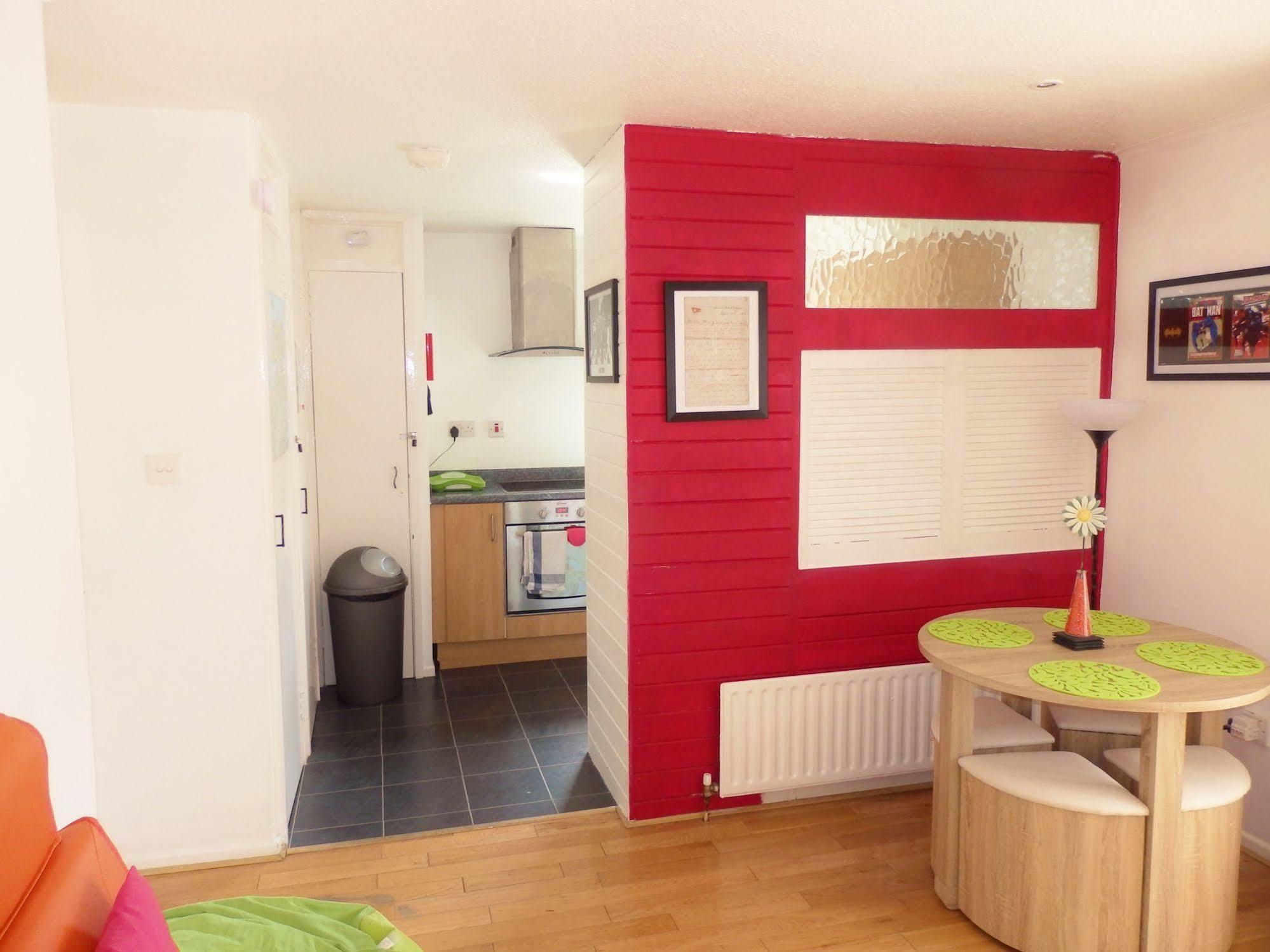 Very Central Location- Free Parking - 2 Bedrooms Μπέλφαστ Εξωτερικό φωτογραφία