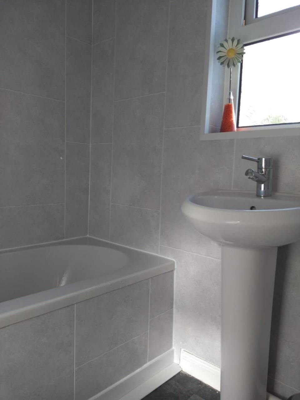 Very Central Location- Free Parking - 2 Bedrooms Μπέλφαστ Εξωτερικό φωτογραφία
